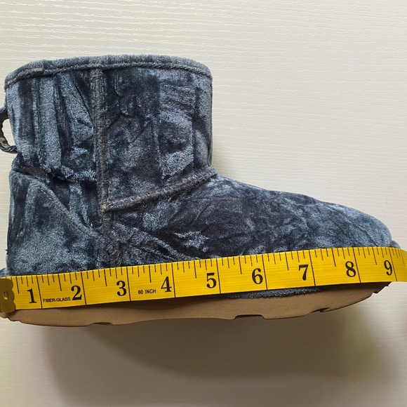 UGG Classic Mini II Velvet Fashion Winter Boots Big Girl Size 4 - Picture 12 of 12